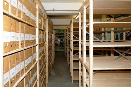 wooden shelves scandadebasic