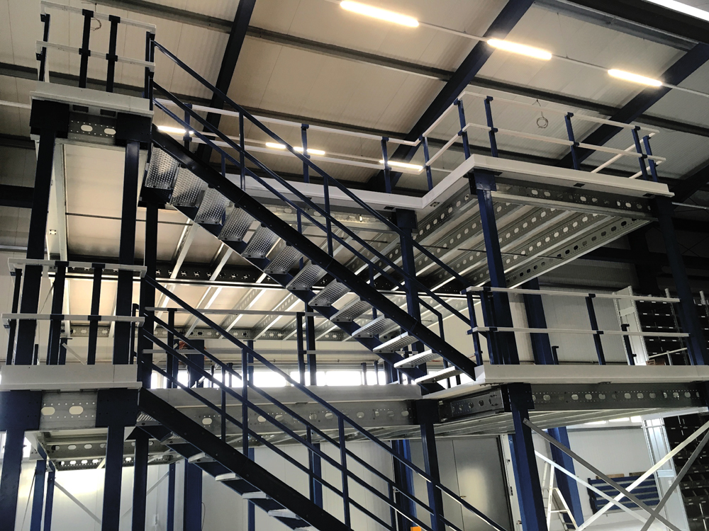 Lagerbühne mit Treppe balu-metall Project Noordrek GmbH